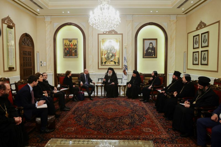 Le ministre français des Affaires étrangères Jean-Noël Barrot rencontre le patriarche grec orthodoxe d'Antioche
