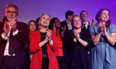 Olivier Faure, premier secrétaire du PS, Clémentine Autain, Lucie Castets et Marine Tondelier, secrétaire nationale des Ecologistes, lors du meeting du Front populaire 2027, le 5 mai 2026 à Paris ( AFP / Xavier GALIANA )