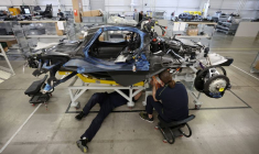 EUROPE/PMI: LA CROISSANCE NE S'ACCÉLÈRE PLUS, LES PRIX MONTENT TOUJOURS