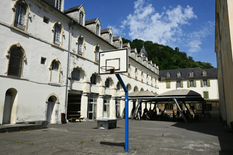 la cour du collège catholique "Le Beau Rameau" à Lestelle-Bétharram, le 20 juin 2026 dans les Pyrénées-Atlantiques ( AFP / Gaizka IROZ )
