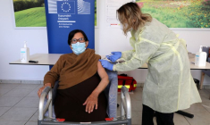 "LE DÉBUT DE LA FIN": L'EUROPE LANCE SA CAMPAGNE DE VACCINATION POUR METTRE UN TERME À LA PANDÉMIE