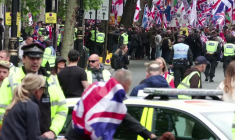Manifestants rassemblés pour une marche d'extrême-droite à Londres