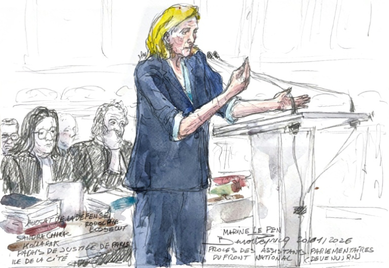 Croquis d'audience, du 20 janvier 2026, montrant Marine Le Pen, présidente du groupe parlementaire du Rassemblement National (RN),  lors de son procès en appel pour détournement de fonds publics européens au palais de justice de Paris ( AFP / Benoit PEYRUCQ )