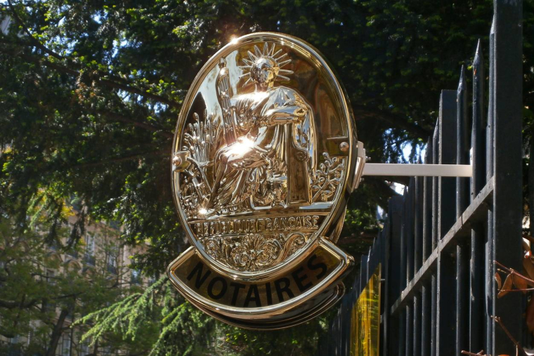 Des frais de notaire réduits en 2021 - iStock-Gwengoat