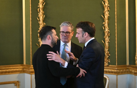 Volodymyr Zelensky, Keir Starmer et Emmanuel Macron, à Londres, le 2 mars 2025 ( POOL / JUSTIN TALLIS )