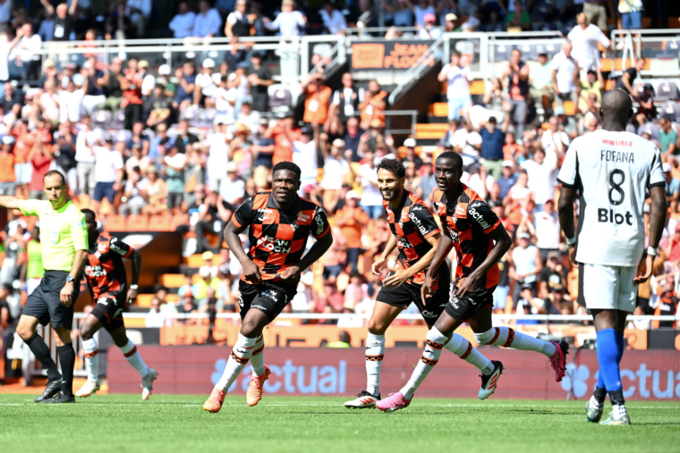 Rennes se saborde et coule à Lorient à neuf contre onze