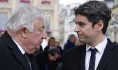 Gerard Larcher et Gabriel Attal, à Paris, le 12 février 2024 ( AFP / LUDOVIC MARIN )