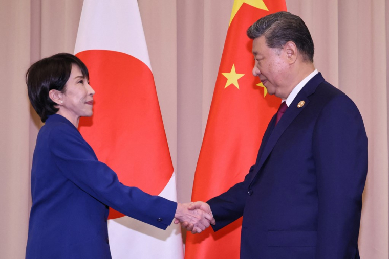 La Première ministre japonaise Sanae Takaichi et le président chinois Xi Jinping, à Gyeongju, le 31 octobre 2025 ( JAPAN POOL / JIJI PRESS / STR )
