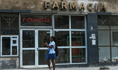 Cuba, en proie à une sévère crise économique et mis sous pression par Washington, a annoncé le 29 juillet 2026 l'ouverture de nombreux secteurs de son économie aux acteurs privés, notamment les pharmacies. ( AFP / YAMIL LAGE )