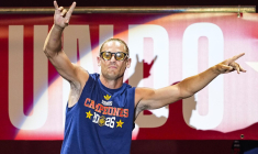 Marcos Llorente va regarder l'éclipse sans ses lunettes