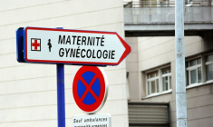 Un panneau indiquant la direction de la maternité à l'hôpital Jeanne de Flandre de Lille, le 30 janvier 2014 ( AFP / PHILIPPE HUGUEN )