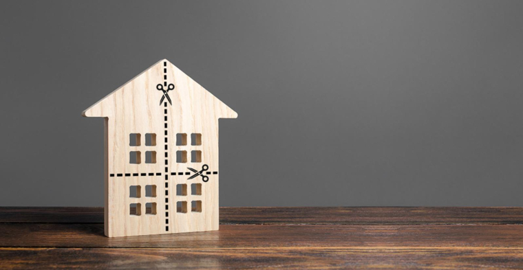 La Cour de cassation confirme que les enfants peuvent toujours réclamer leur part d’héritage, même si le parent hérite de l’usufruit et la succession semble réglée. (Crédit photo : Shutterstock)
