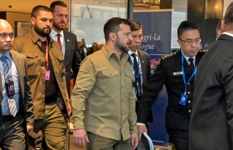 Le président ukrainien Volodomyr Zelenskiy lors d'une conférence à Singapour