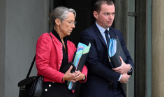 La Première ministre Élisabeth Borne et le ministre du Travail Olivier Dussopt, le 26 septembre 2022 à l'Élysée.  ( AFP / EMMANUEL DUNAND )