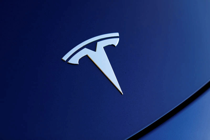 TESLA RÉDUIT SES EFFECTIFS DE 9% POUR AMÉLIORER SA RENTABILITÉ