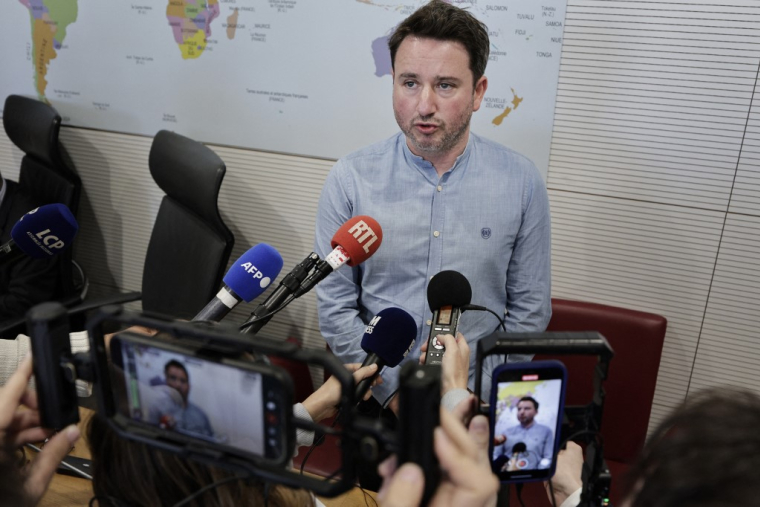 Gabriel Zucman à Paris, le 1er octobre 2025. ( AFP / STEPHANE DE SAKUTIN )