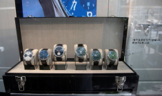 Des montres de l'horloger suisse IWC Schaffhausen sont exposées à Zurich