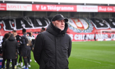 Les supporters de Brest rendent hommage à Éric Roy