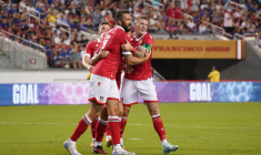 Wrexham, le club de Ryan Reynolds, réussit une troisième montée consécutive et accède au Championship