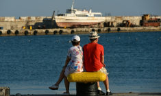Des estivants sur la promenade maritime à Yalta, en Crimée annexée, le 21 juillet 2026  ( AFP / Igor IVANKO )