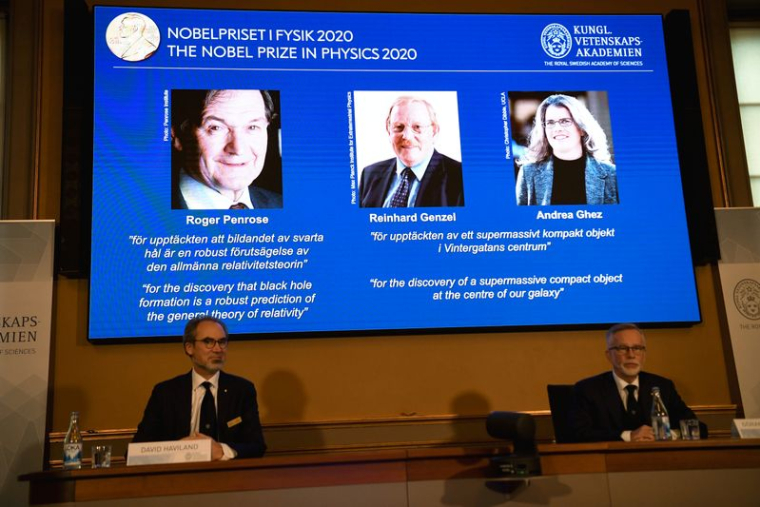 TROIS SPÉCIALISTES DES TROUS NOIRS COURONNÉS PAR LE NOBEL DE PHYSIQUE