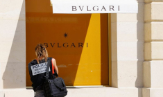 La police judiciaire devant la boutique Bulgari à Paris après un braquage en 2021