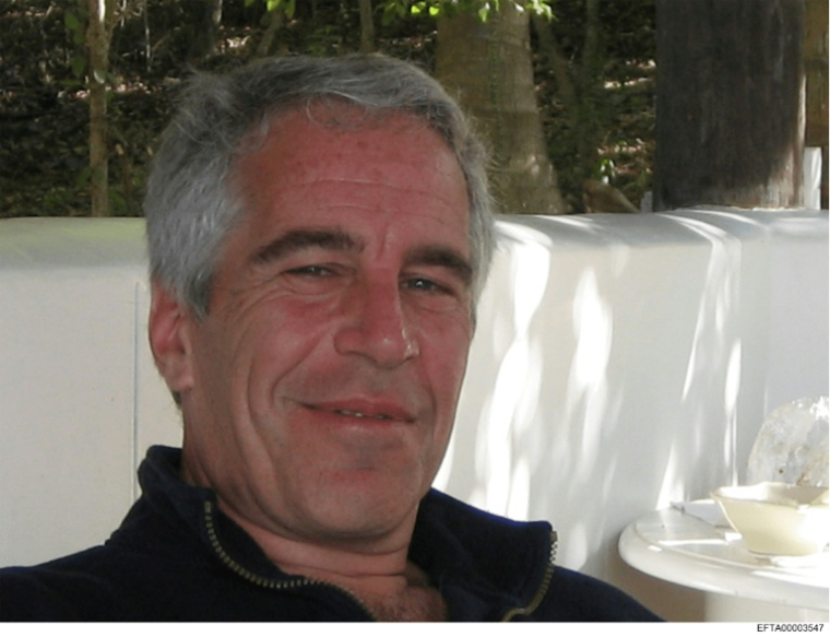 Photo non datée fournie par le ministère américain de la Justice le 19 décembre 2025, montrant Jeffrey Epstein, mort dans sa cellule en 2019 ( US Department of Justice / Handout )