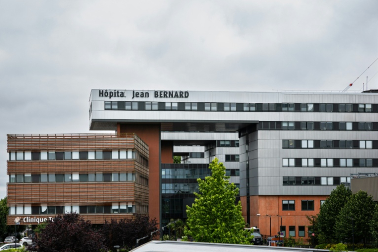 Le centre hospitalier de Valenciennes, dans le Nord, où Virginie est suivie au centre spécialisé de l'obésité, le 12 juin 2026 ( AFP / Sameer Al-DOUMY )