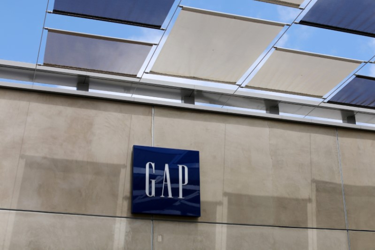 GAP: RÉSULTATS MEILLEURS QUE PRÉVU MAIS LA MARQUÉ ÉPONYME DÉÇOIT