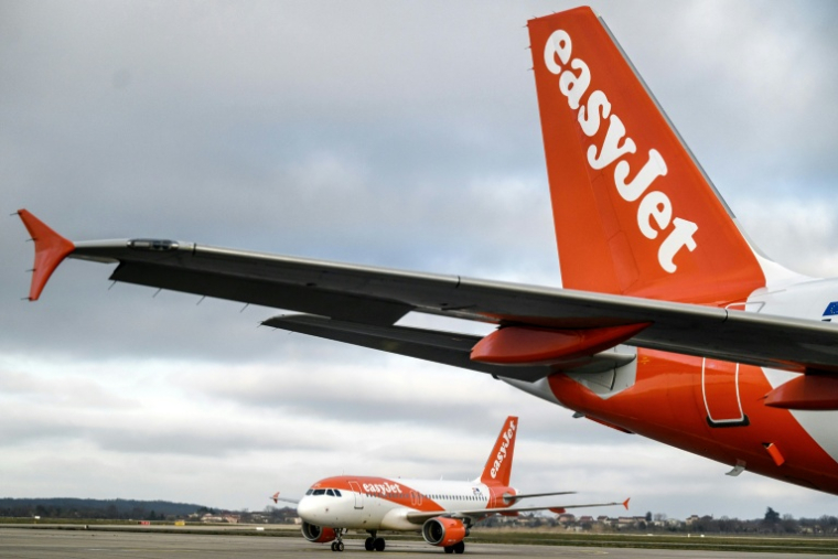 Des avions de la compagnie aérienne EasyJet sur le tarmarc de l'aéroport Saint-Expéry à Colombier Saugnieu, le 5 février 2024 dans le Rhône ( AFP / JEFF PACHOUD )