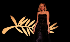 La réalisatrice française Julia Ducourneau arrive à la cérémonie de clôture du Festival de Cannes, le 27 mai 2023 ( AFP / Valery HACHE )