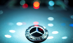 Le logo Mercedes-Benz lors du 43e salon international de l'automobile de Bangkok