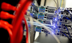 Des serveurs dans un centre à Dublin, le 10 décembre 2018 ( AFP / PAUL FAITH )