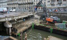 Travaux de démolition du parking qui recouvrait la Vilaine, à Rennes, le 16 décembre 2025 ( AFP / Damien MEYER )