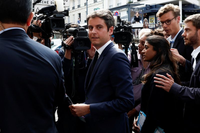 Le Premier ministre Gabriel Attal et la porte-parole du gouvernement français, Prisca Thevenot, à Meudon-la-Foret