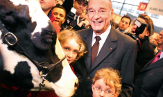 Jacques Chirac au Salon de l'Agriculture le 25 février 2006. ( AFP / OLIVIER LABAN-MATTEI )