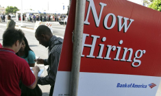 Un stand de la Bank of America au salon de l'emploi de Los Angeles