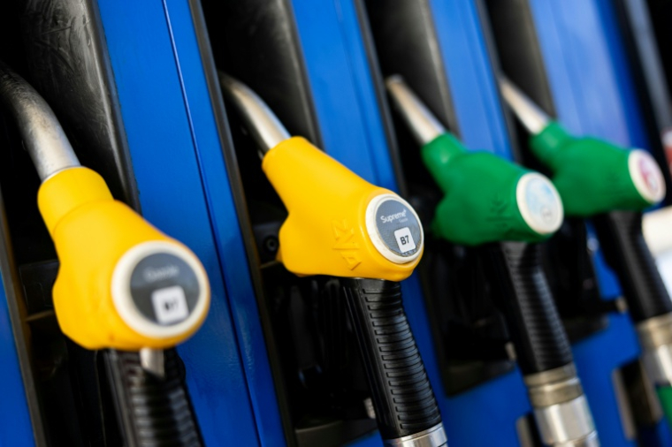 Des pompes dans une station-service à Rely, le 5 mars 2026 dans le Pas-de-Calais ( AFP / Sameer Al-DOUMY )