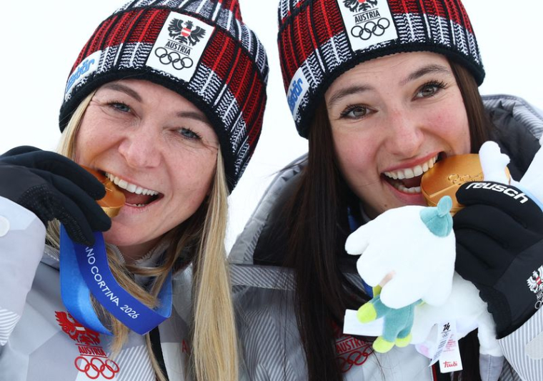 JO 2026/Ski alpin - Cérémonie de victoire du combiné féminin par équipes