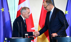 Le Premier ministre canadien Mark Carney, et son homologue allemand Friedrich Merz, à Berlin, le 26 août 2025 ( AFP / TOBIAS SCHWARZ )