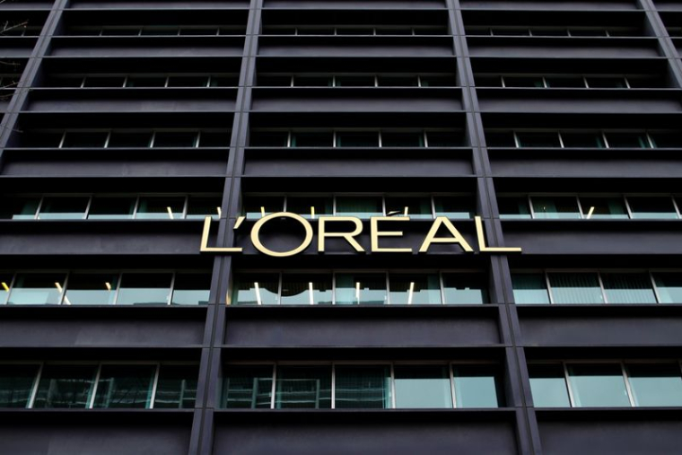 Le logo L'Oréal sur un bâtiment appartenant à la société à Clichy, près de Paris