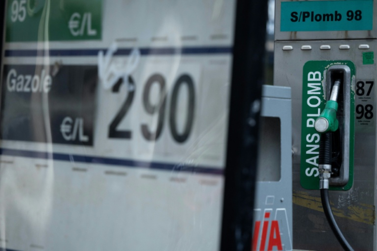 Les pays de l'UE doivent se réunir pour tenter d'offrir une réponse unie à la flambée des prix du diesel ( AFP / Kenzo TRIBOUILLARD )