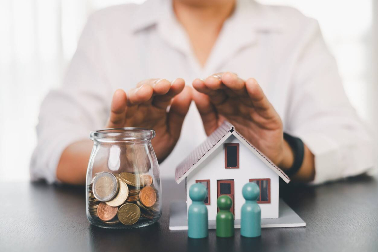 Faut-il clôturer son assurance vie avant 8 ans pour acheter sa résidence principale ? / iStock.com - Jinda Noipho