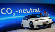 AUTOMOBILE: DERNIÈRE LIGNE DROITE À FRANCFORT SUR LE CO2