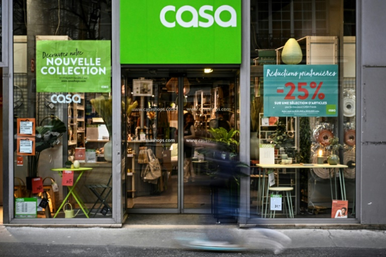 Une boutique de l'enseignement d'ameublement Casa France, le 21 mars 2025 à Paris ( AFP / JULIEN DE ROSA )