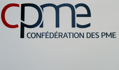La Confédération des petites et moyennes entreprises (CPME) s'est ajoutée vendredi 22 novembre à la liste des signataire des accords sur l'assurance chômage et l'emploi des seniors. ( AFP / ERIC PIERMONT )