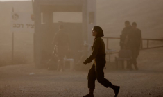 Des soldats israéliens à la frontière israélienne avec Gaza, dans le cadre du conflit entre Israël et le groupe islamiste palestinien Hamas