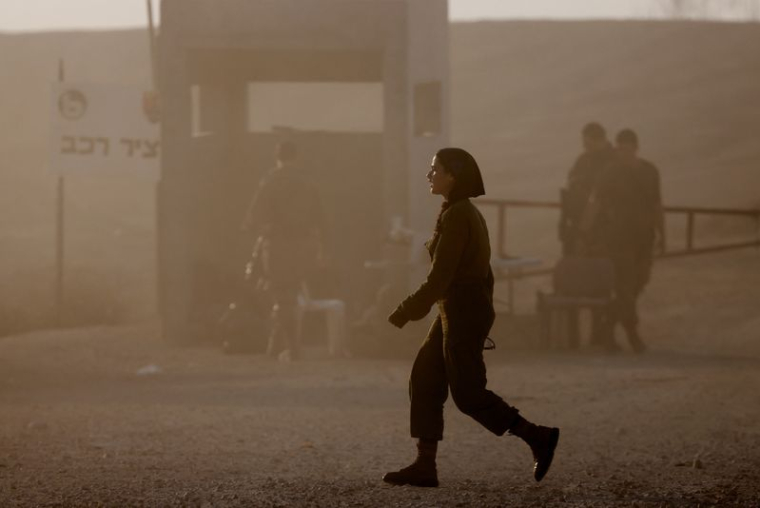 Des soldats israéliens à la frontière israélienne avec Gaza, dans le cadre du conflit entre Israël et le groupe islamiste palestinien Hamas
