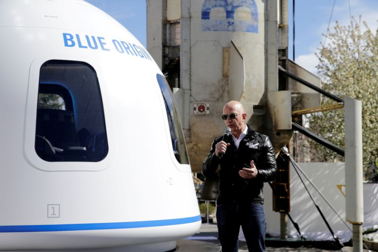 UNE PLACE À 28 MILLIONS DE DOLLARS POUR ACCOMPAGNER JEFF BEZOS DANS L'ESPACE