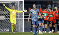 Exclu en amical, Davy Klaassen a été autorisé à rester sur le terrain avec l’Ajax